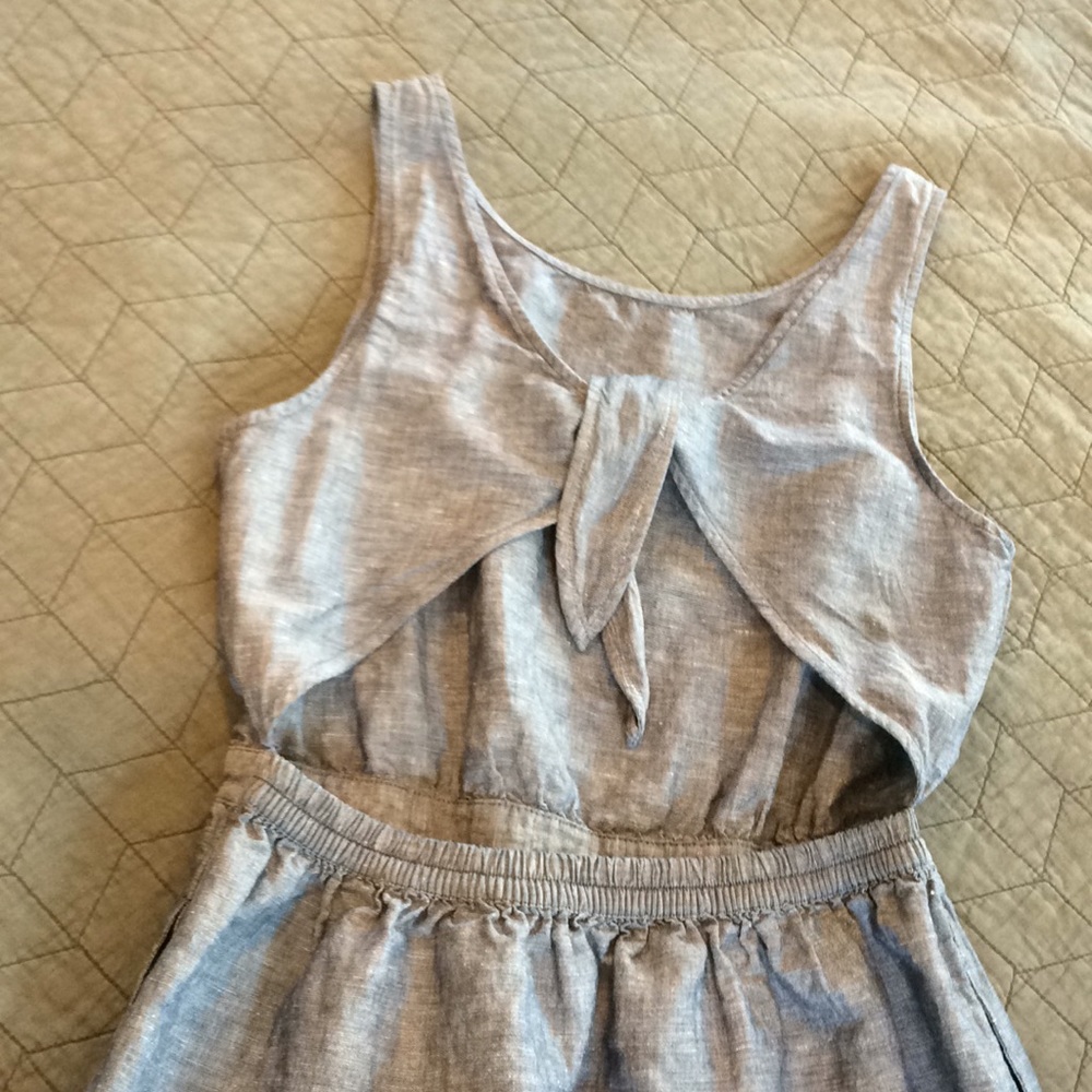 Gap NWOT open tie back chambray sundress L pockets